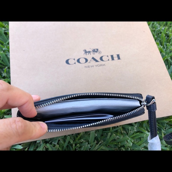 🍉New Coach Watermelon Print Corner Zip Wristlet🍉 - Picture 8 of 15